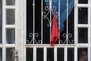 trapos-rojos-decoran-fachadas-de-hogares-en-barrios-de-bogota-y-cundinamarca