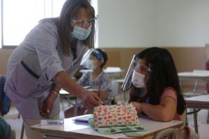 docentes-seran-vacunados-contra-coronavirus-a-finales-de-mayo