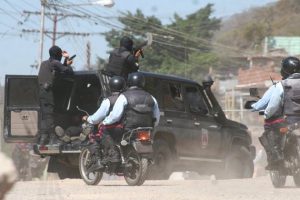 enfrentamientos-con-arsenal-de-guerra-en-las-tejerias-estado-aragua-de-venezuela