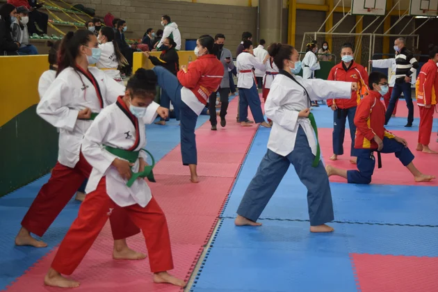 chia-recibe-la-copa-colombia-de-taekwondo