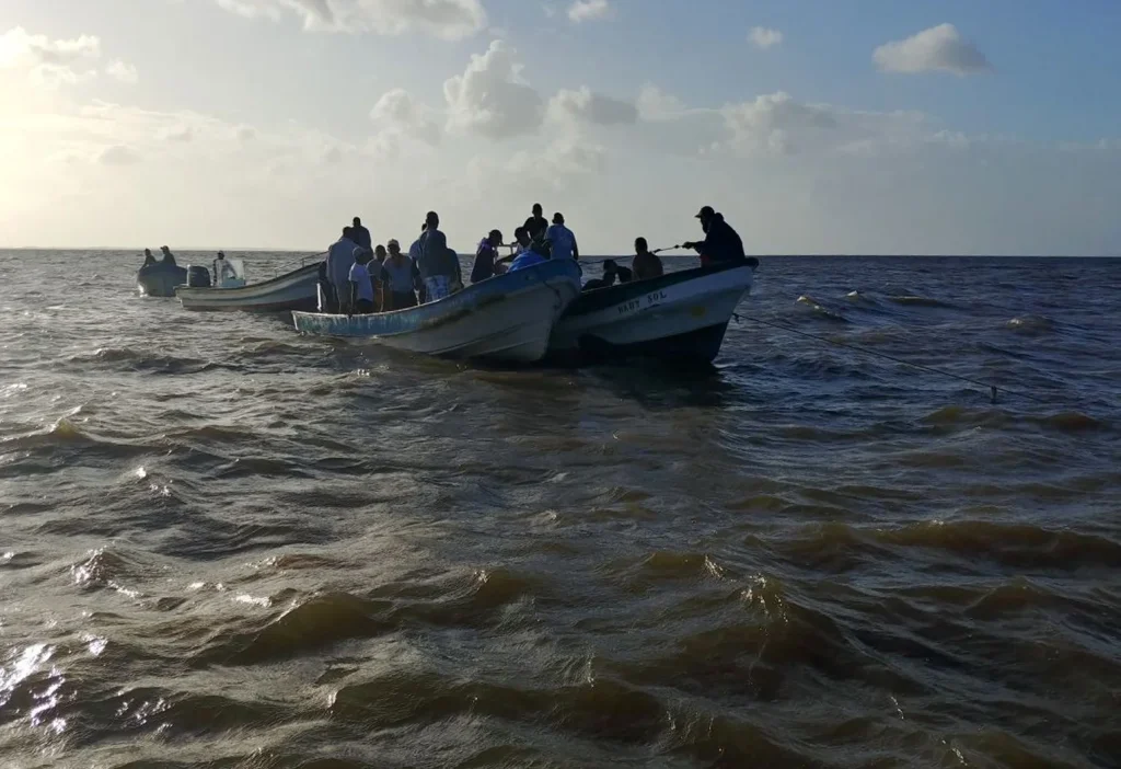 tragedia-esperanza-alta-mar-30-migrantes-rescatados-dos-vidas-perdidas-naufragio